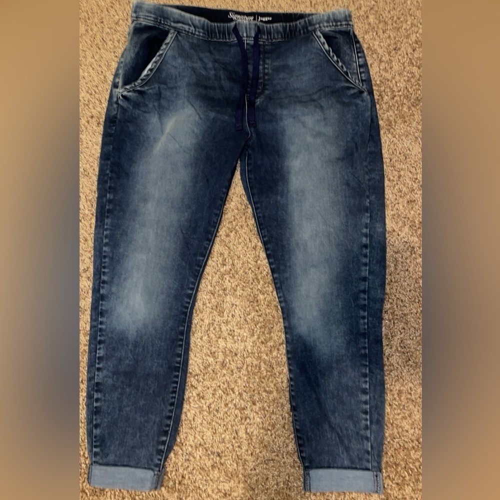 Levi’s / pull on jogger / size large / draw string